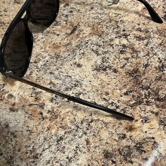 Gucci Mens UV Protection Retro Aviator Sunglasses Black 59mm.
